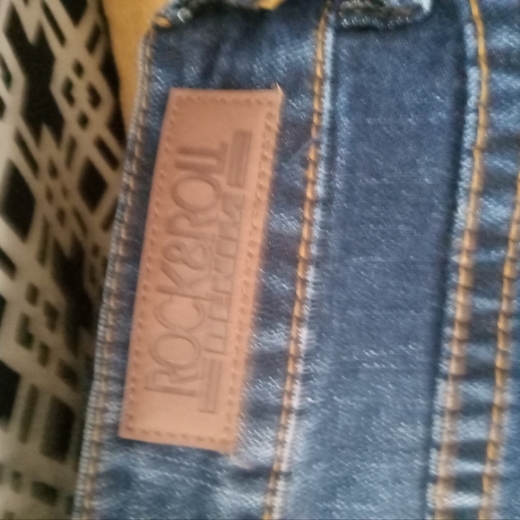 Like NEW Rock And Roll Cowgirl Riding 31x32 Jeans - Picture 4 of 9